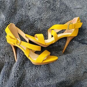 Tahari Desiray Strappy Sandals Slim Heels Buckle yellow Pump Women’s Size 8